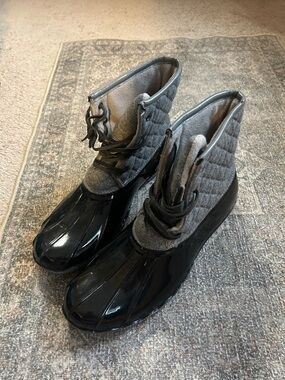 Women's Lace-Up Waterproof Winter Boots - Gray and Black